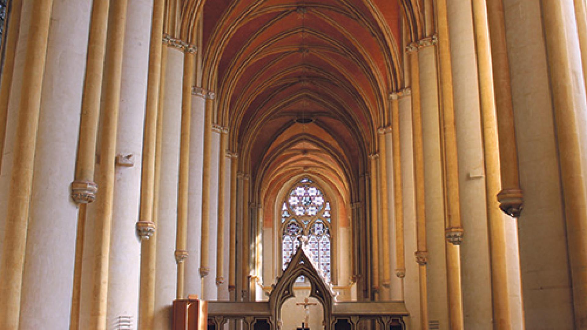 17_KIrche-innen-Schiff.jpg