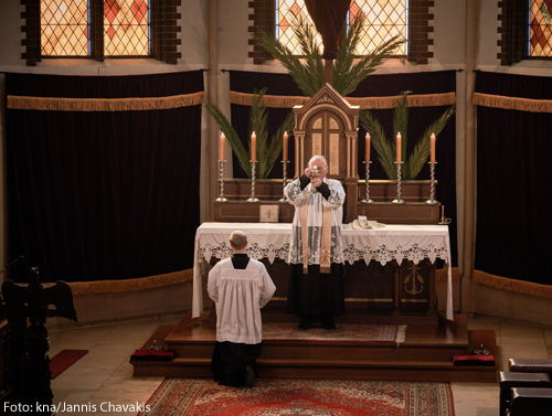 Messe in der außerordentlichen Form des römischen Ritus in der Kirche Sankt Afra des Instituts Philipp Neri im April 2020 in Berlin