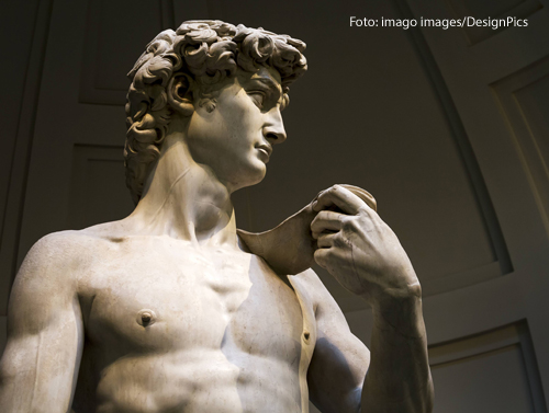 Diese Statue zeigt den David von Michelangelo. 