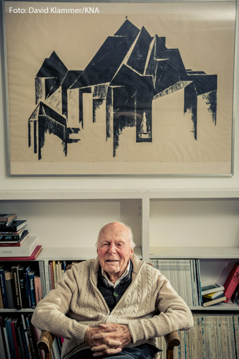 Der verstorbene Architekt Gottfried Böhm vor einer Zeichnung der Wallfahrtskirche "Maria, Königin des Friedens", dem Nevigeser Wallfahrtsdom