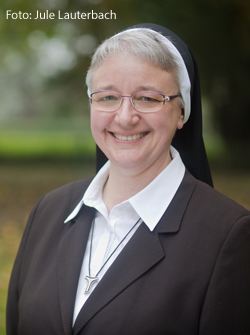 Katharina Kluitmann ist promovierte Psychologin,  Franziskanerin im westfälischen Lüdinghausen und Vorsitzende der Deutschen Ordensobernkonferenz.