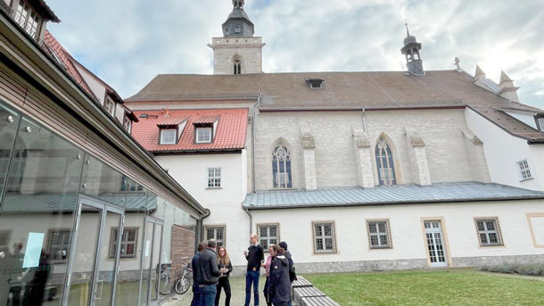 Hof der Wigbertikirche