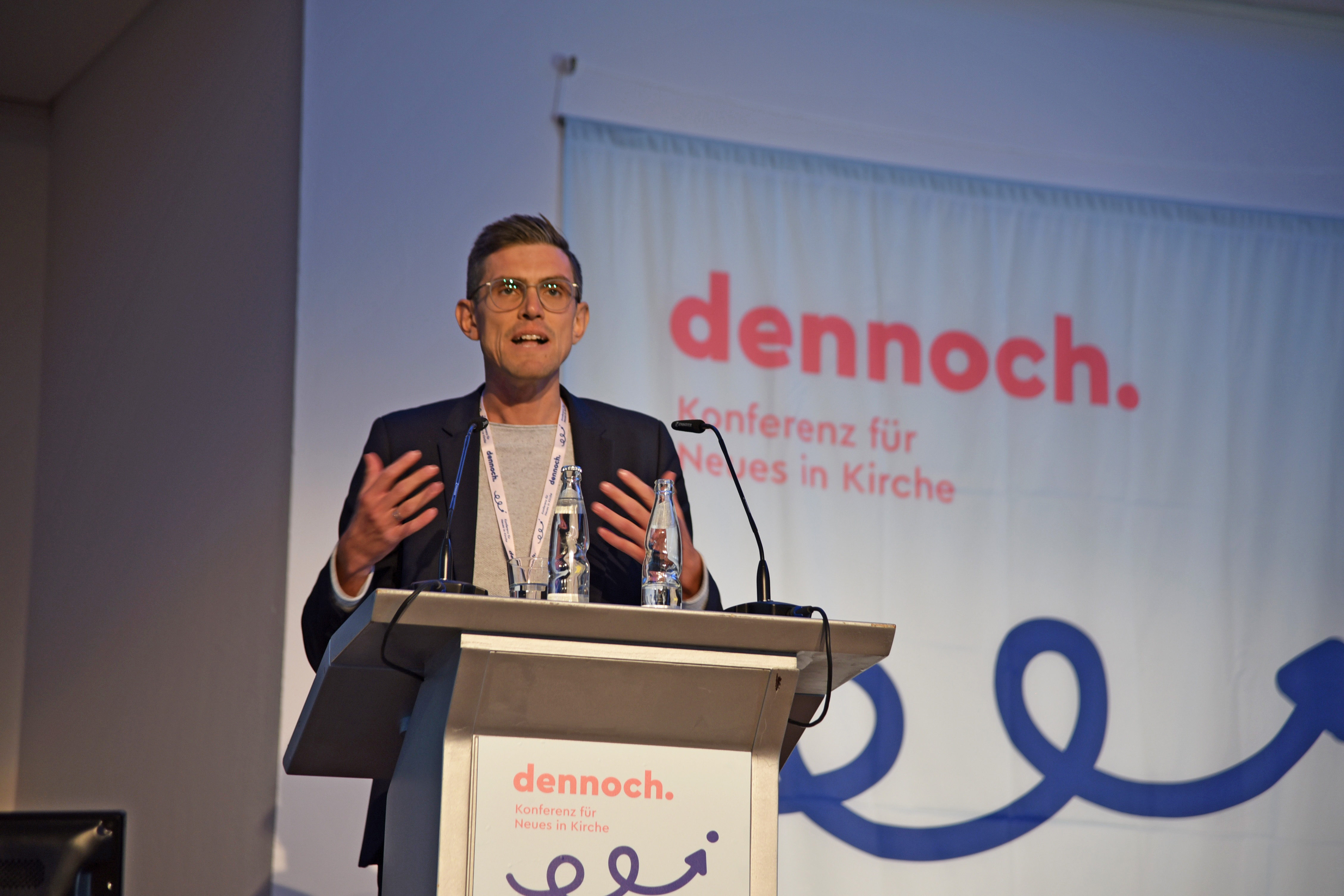 Thomas Arnold, Leiter der Katholischen Akademie Dresden-Meißen, bei seinem Vortrag auf der dennoch-Konferenz in Hannover