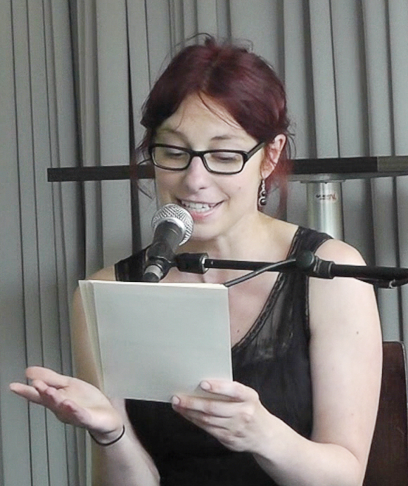 Ulrike Lynn bei einer Lesung