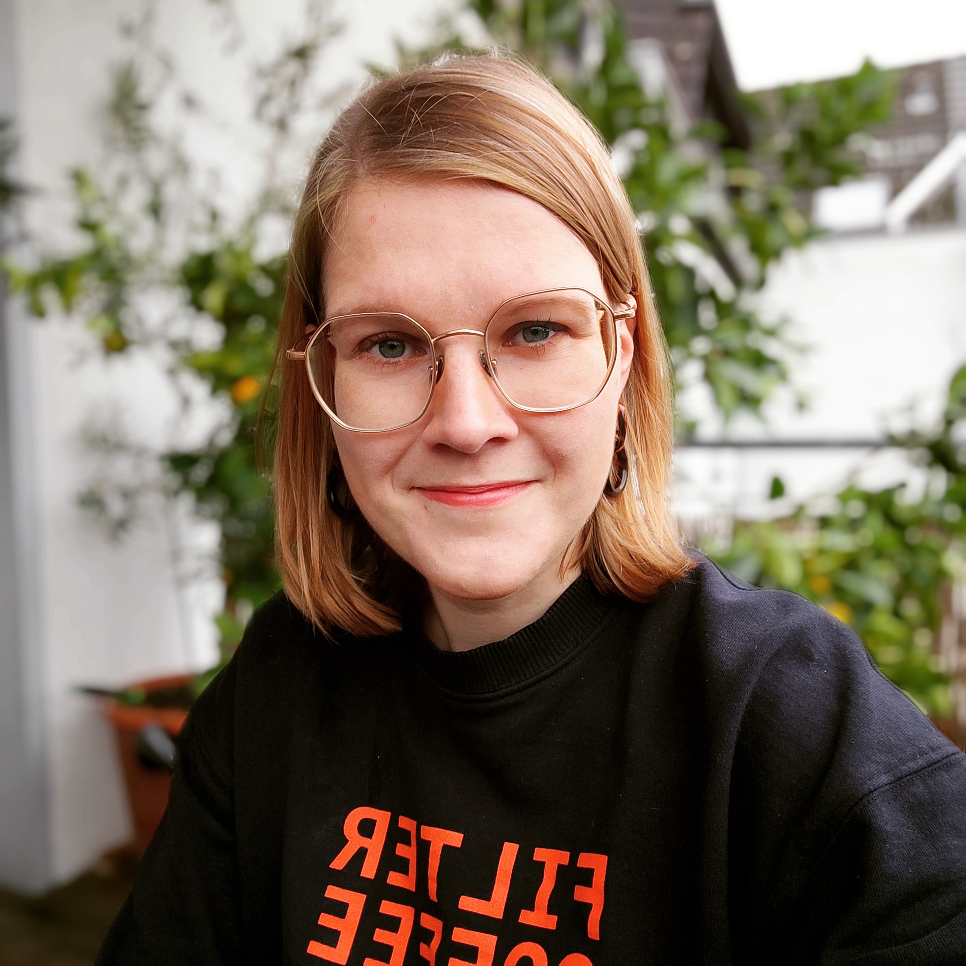 Eine Frau mit blonden Haaren