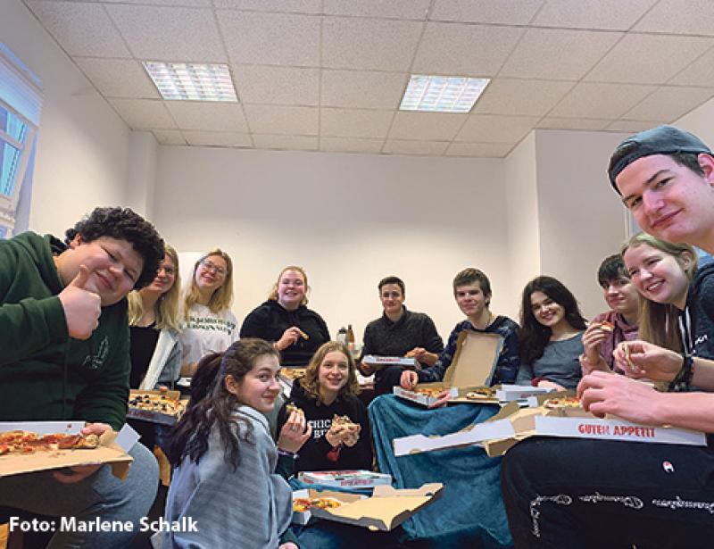 „Megafroh über die Kontakte“