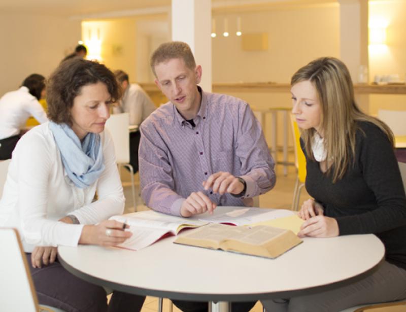 Happy Birthday, Theologie im Fernkurs