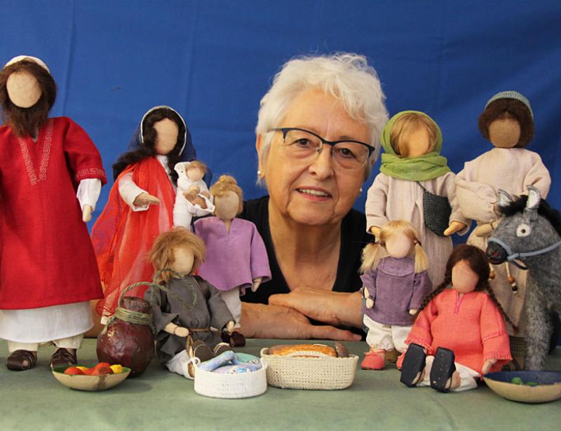 Jesus trägt ein knallrotes Gewand 