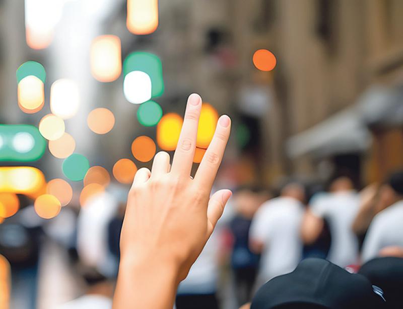 Zwei Frauen wollen es werden