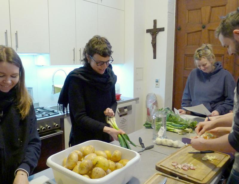 Mit Gleichaltrigen Gutes tun