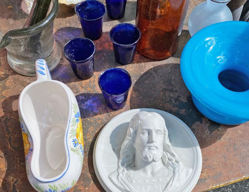 Begegnung im Flohmarktgewühl