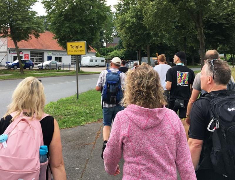 In kleinen Gruppen mit Abstand