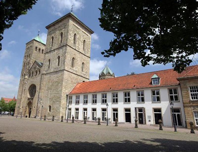 Gremium zeigt Bischof Bode an