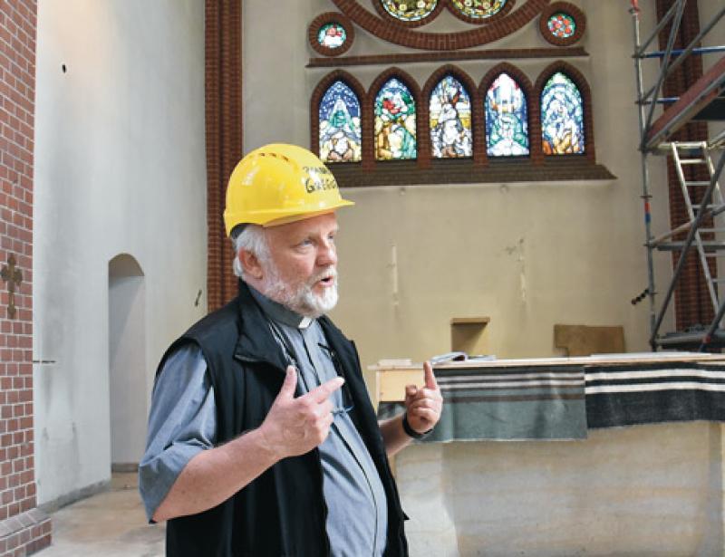 Hortkind gestaltet Kirche mit