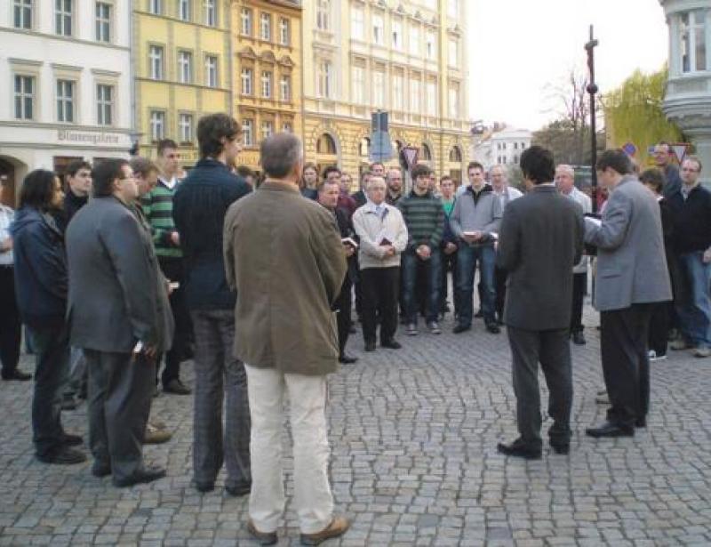 Männer bezeugen Glauben 