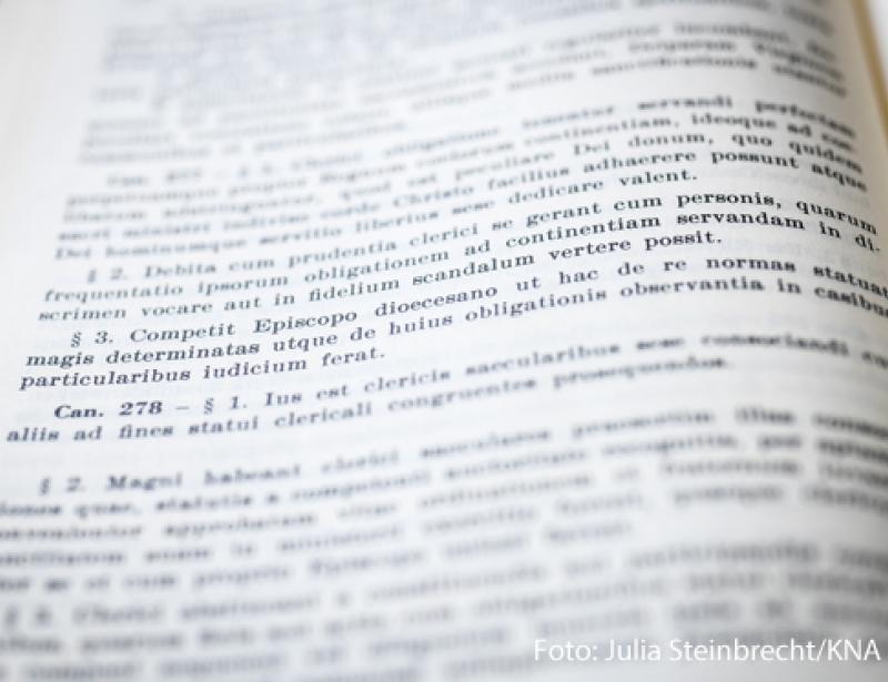 Kritiker: Kirchenrecht wirklichkeitsfern 