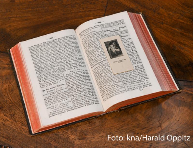 Bewahre sie in deinem Namen 