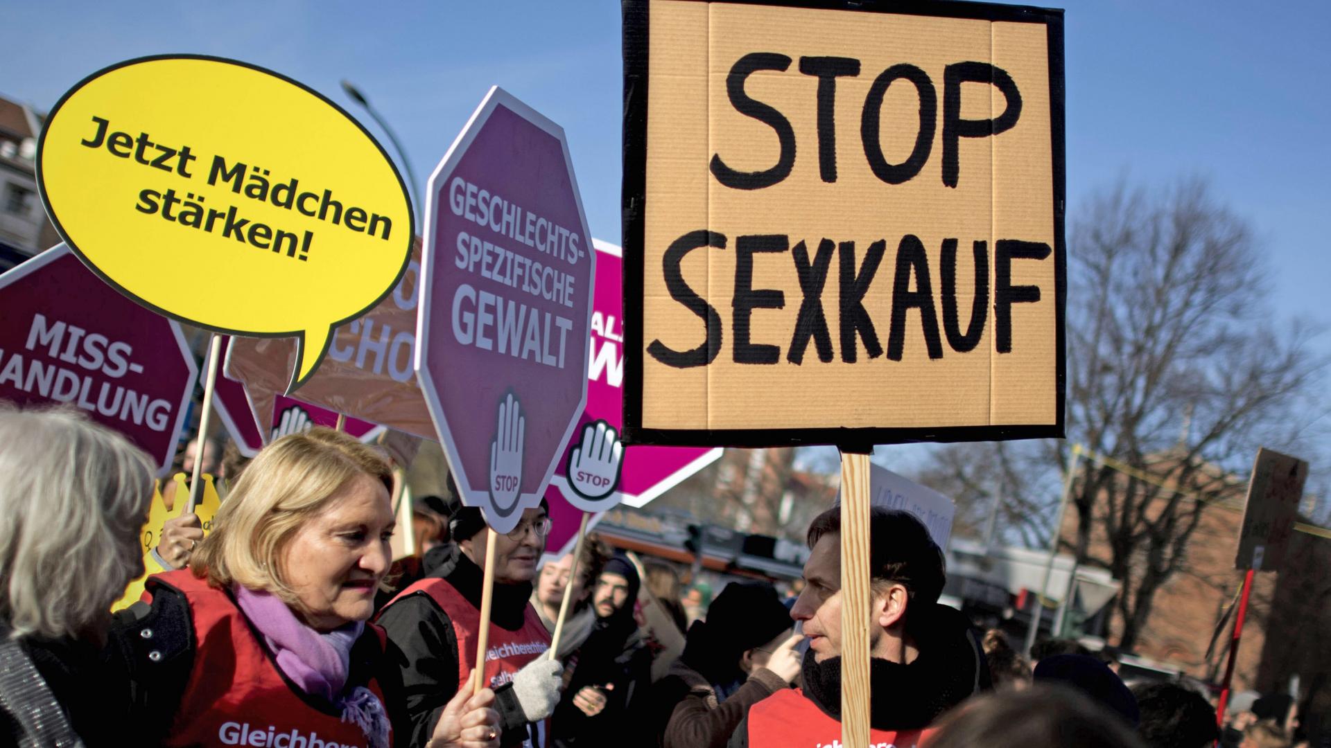 Frauen fordern Sexkaufverbot