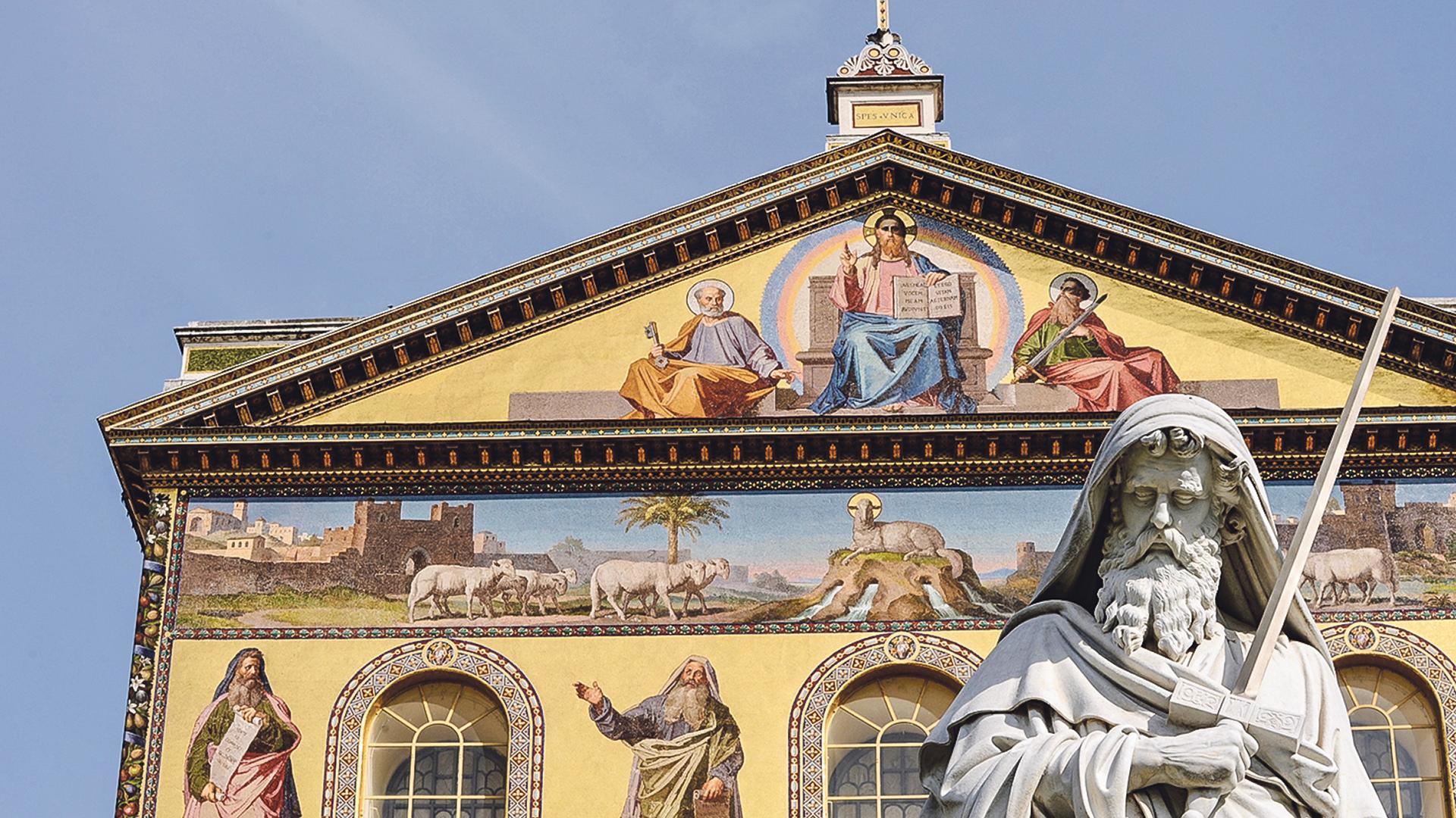 Der Apostel Paulus vor der Basilika „St. Paul vor den Mauern“.