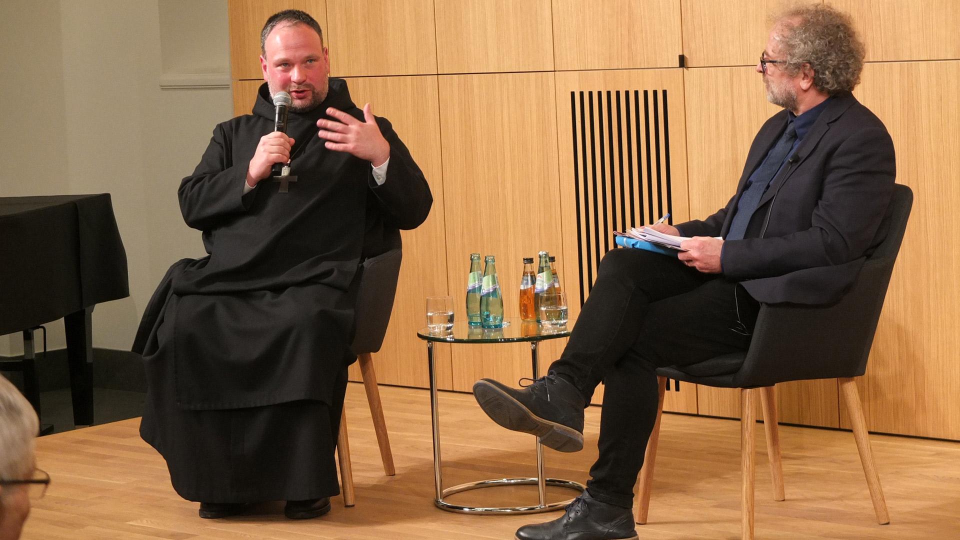 Benediktiner-Abt Nikodemus Schnabel im Gespräch