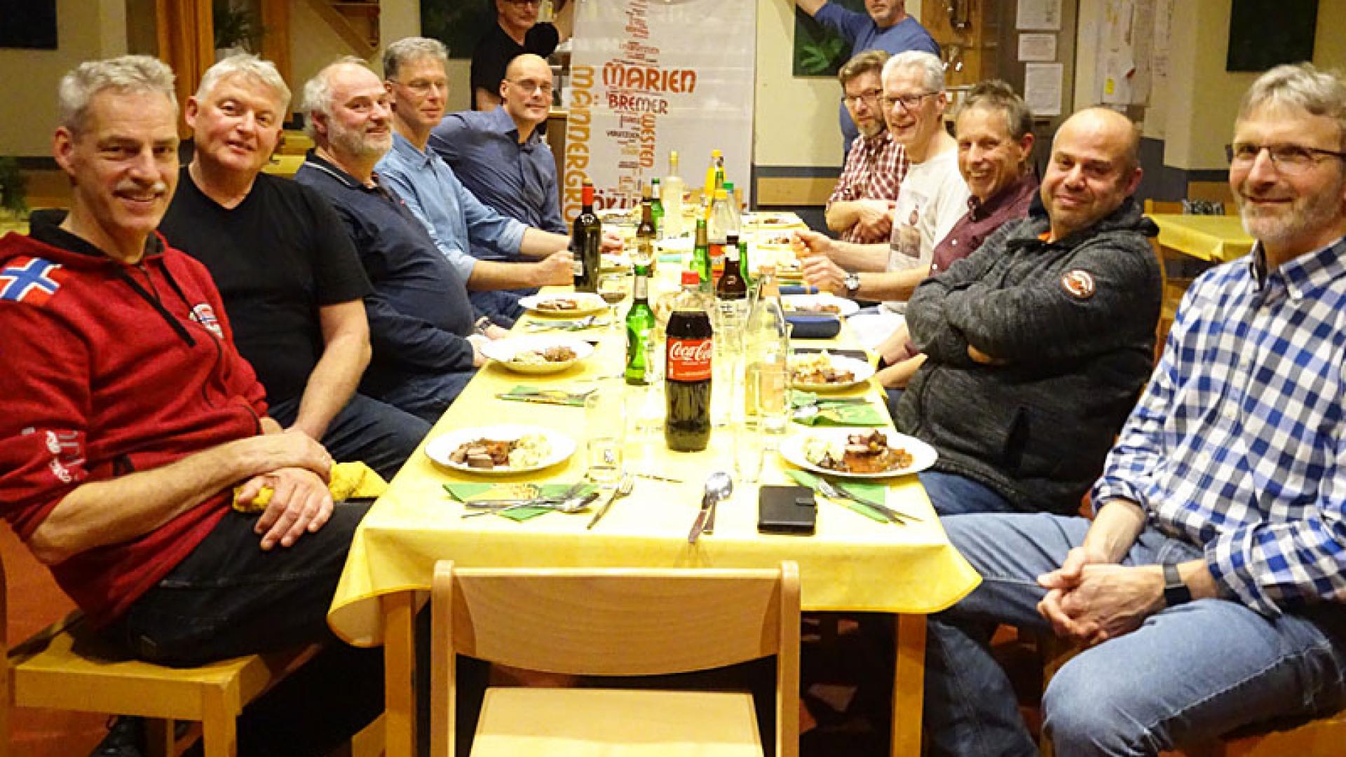 22_12_maennergruppe.jpg