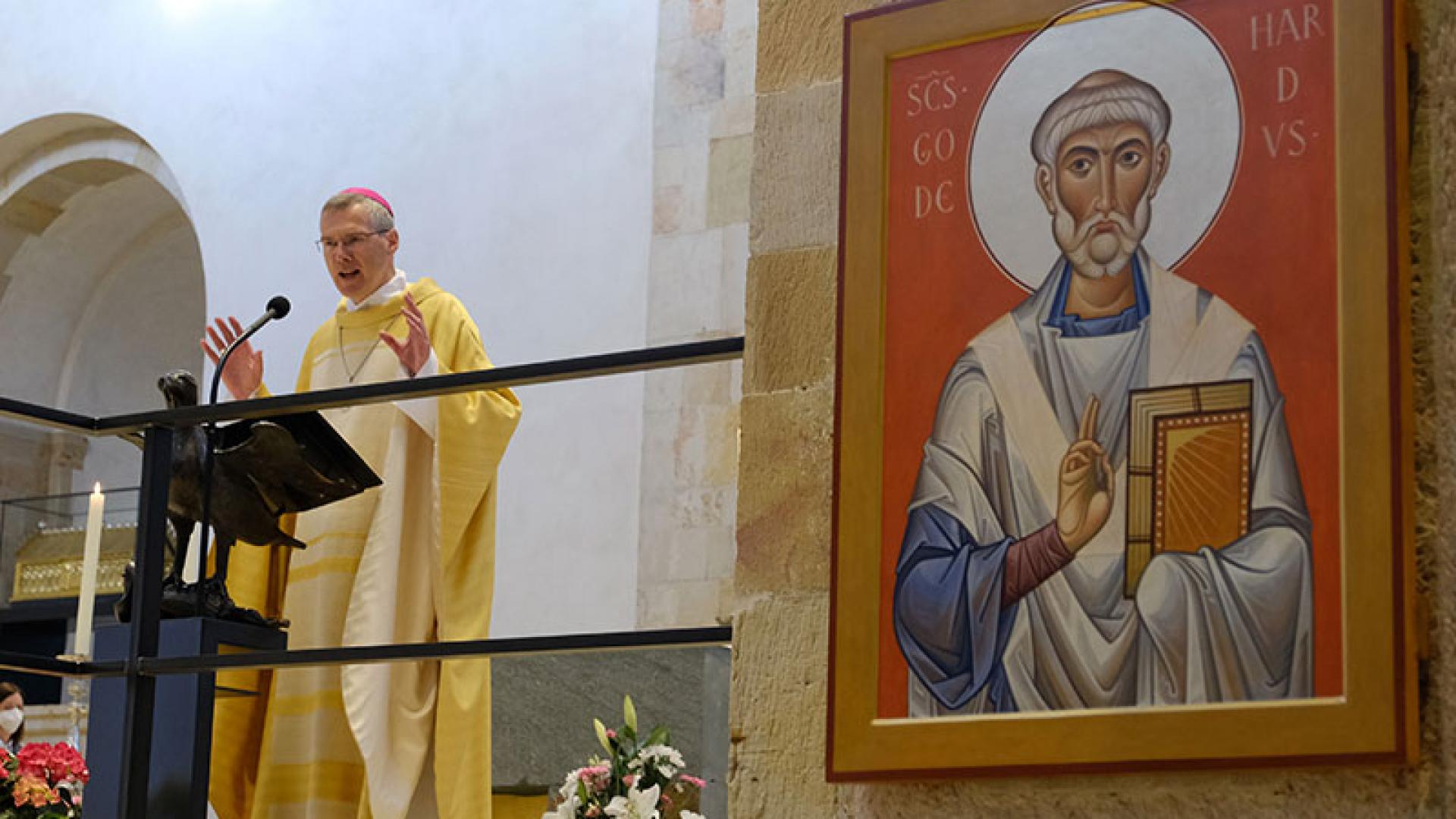 Bischof-Heiner-Ero%CC%88ffnungsgodi-Godehardjahr-Dom.jpg
