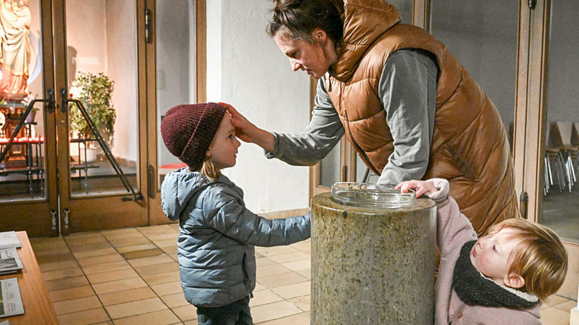 23_04_kinder_beten.jpg